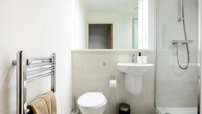 Flat Elmira Way in Salford