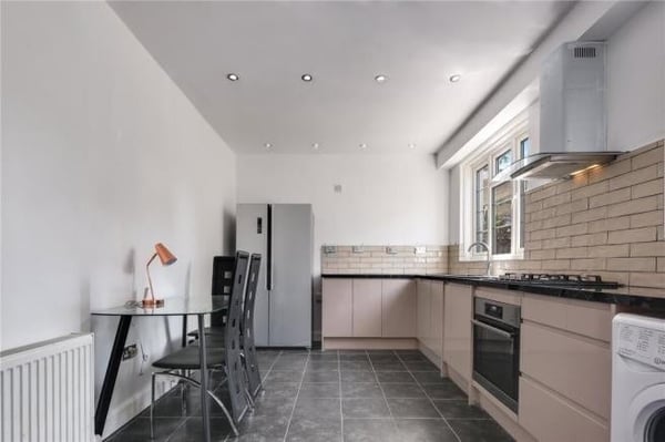House Galsworthy Avenue in Greater London