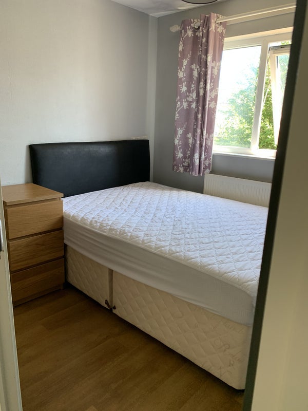 Room Sheldrake Drive in Bristol