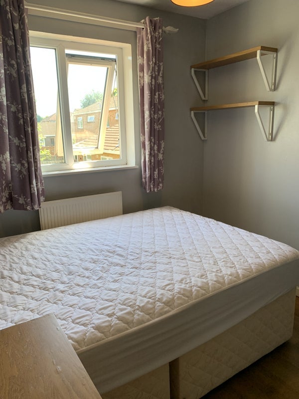 Room Sheldrake Drive in Bristol