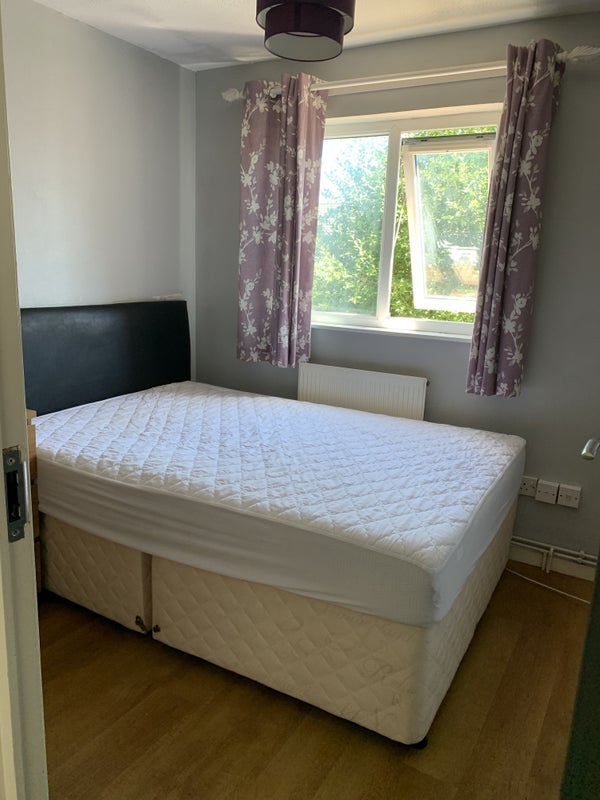 Room Sheldrake Drive in Bristol