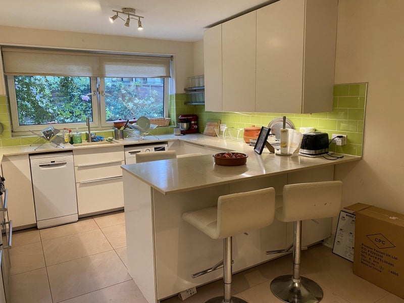 Room Mansfield Road in Greater London