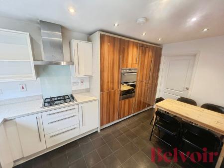 Flat Centurion Crescent in Newcastle-under-Lyme