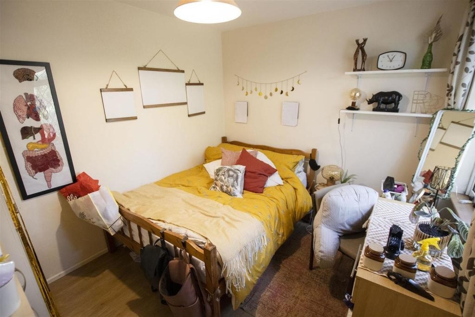 Room Metchley Drive in Birmingham