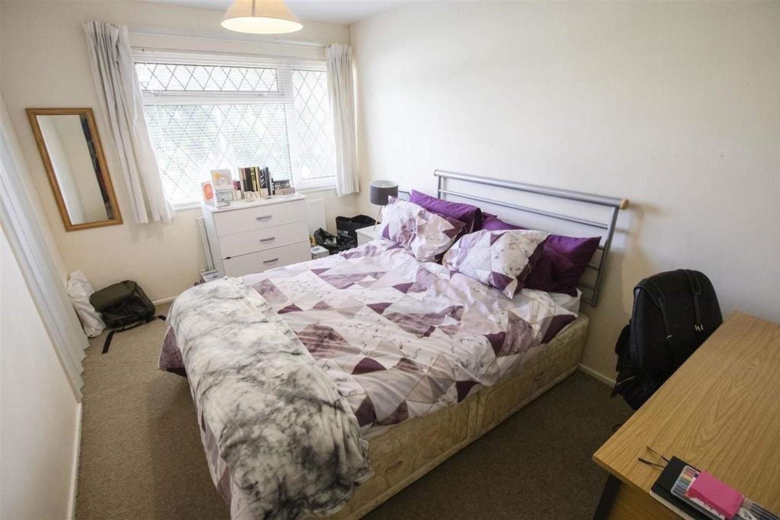 Room Metchley Drive in Birmingham