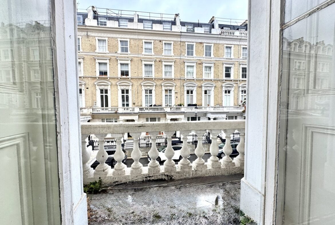 Flat Clanricarde Gardens in Greater London