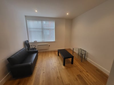 Flat Park Street West in Luton