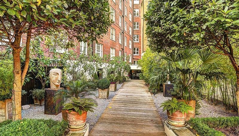 Flat Hill Street in City of Westminster