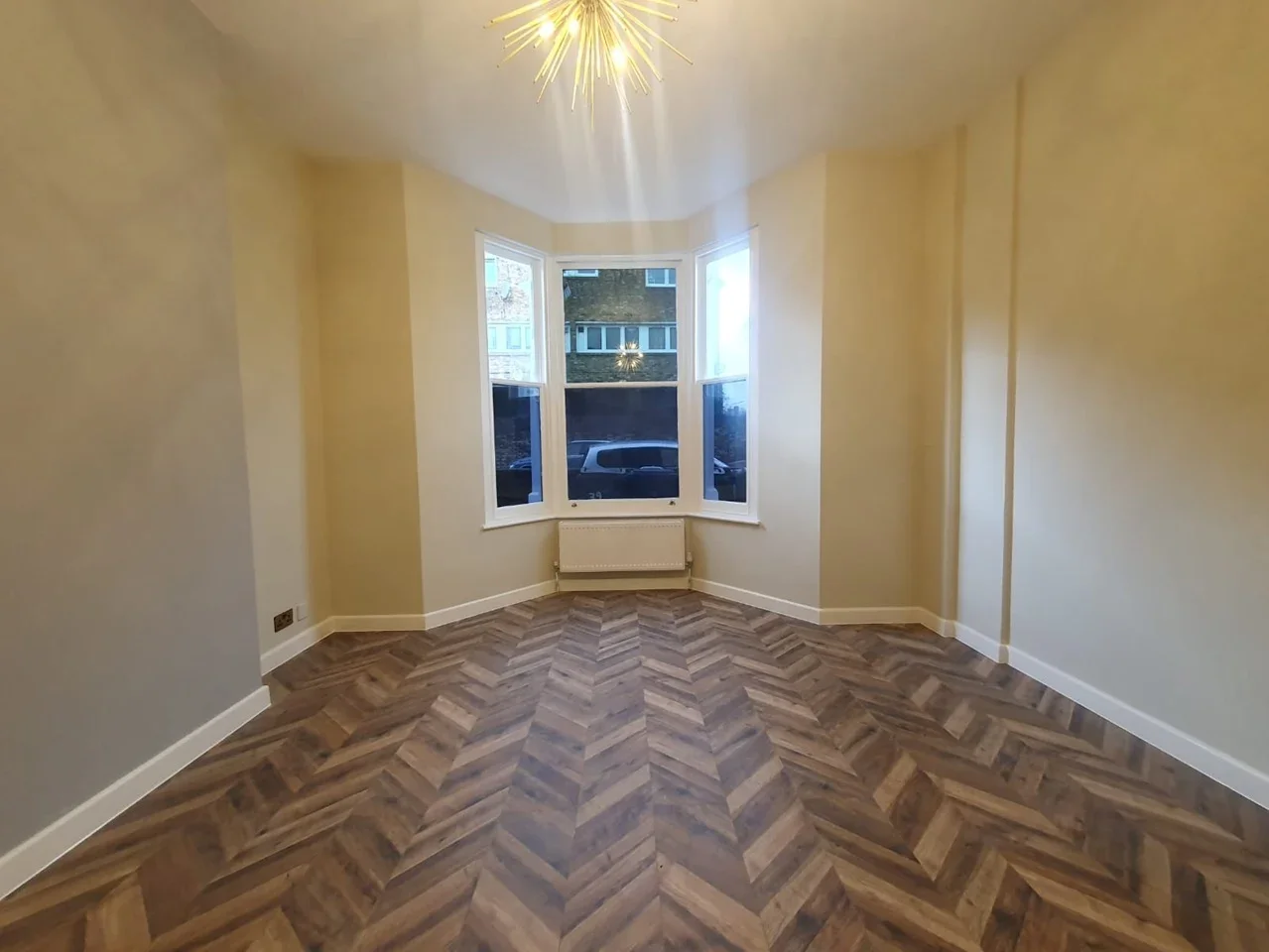 Flat Paulet Road in Greater London