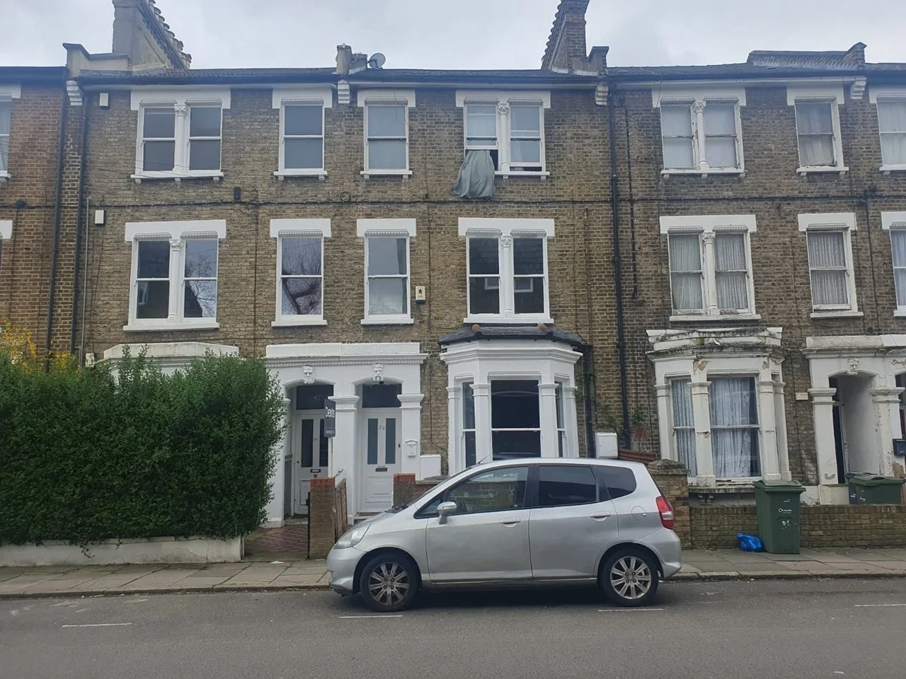 Flat Paulet Road in Greater London