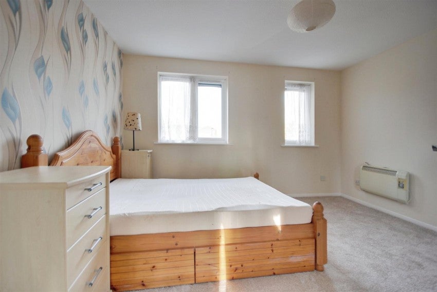 Flat Sandown Road in Watford