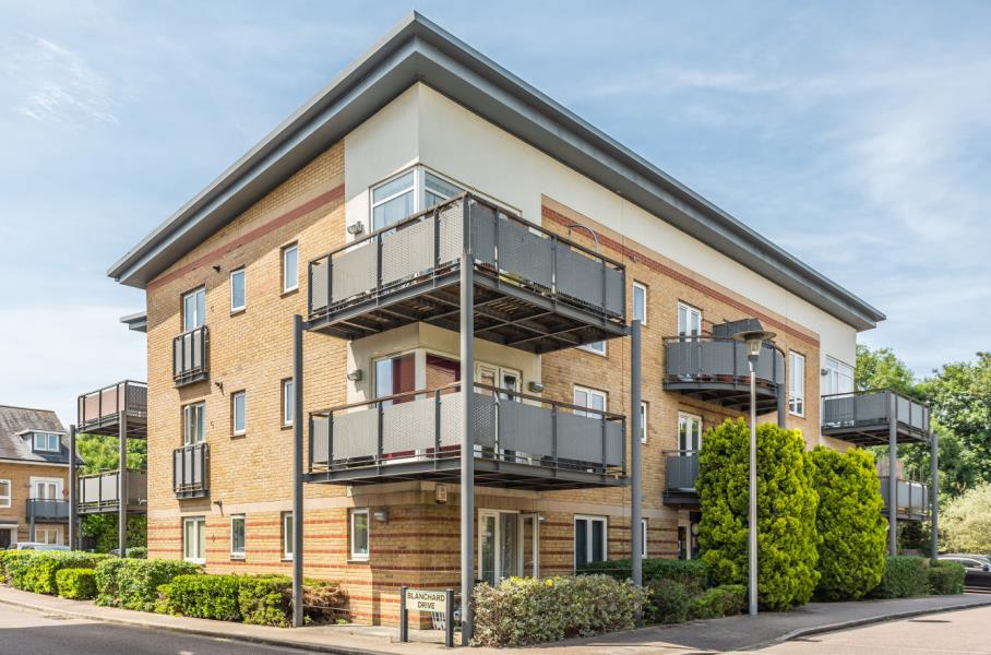Flat Cassio Place in Watford