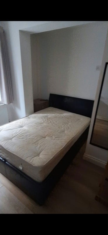 Room Sandhurst Road in Greater London