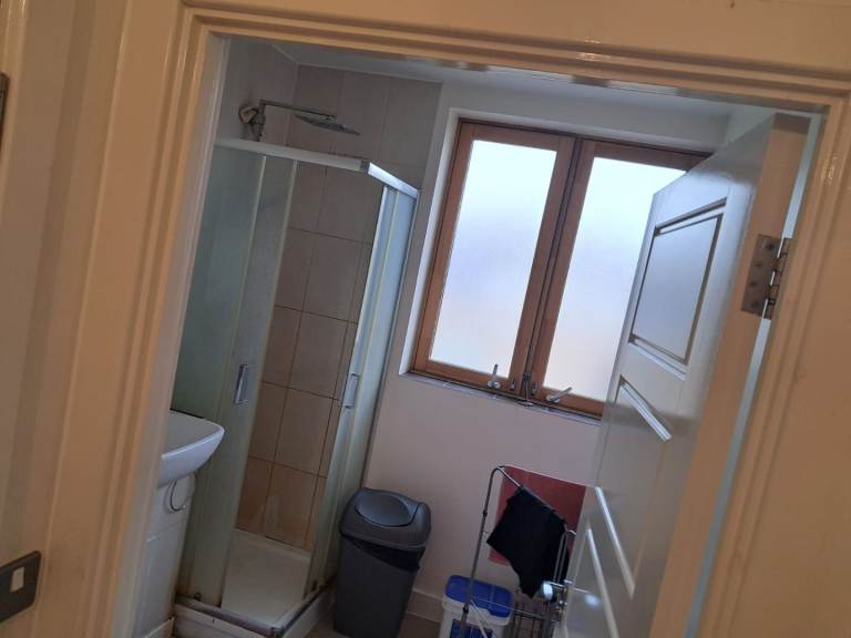 Room Baynes Crescent in Greater London