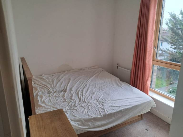 Room Baynes Crescent in Greater London