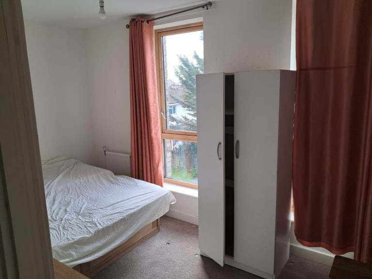Room Baynes Crescent in Greater London