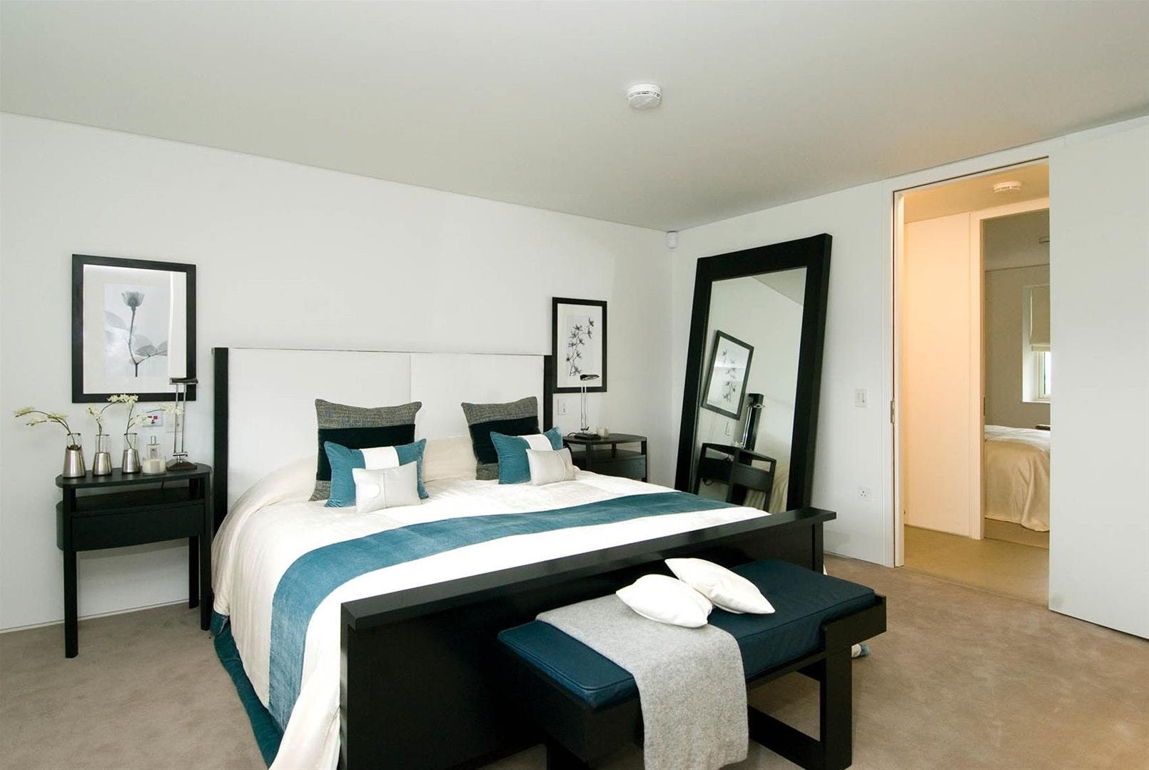 Flat Finchley Road in Greater London
