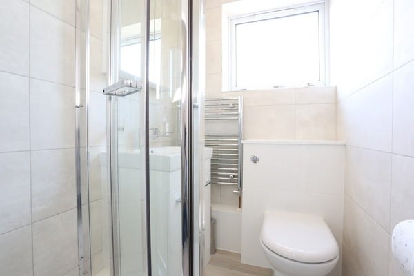 Room Saltwell Street in Greater London