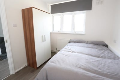 Room Saltwell Street in Greater London