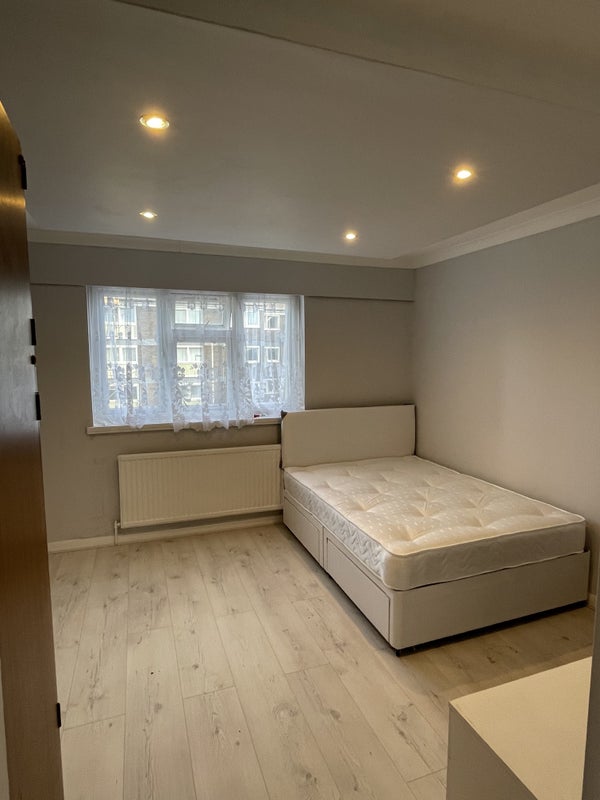 Room Rawstone Walk in Greater London