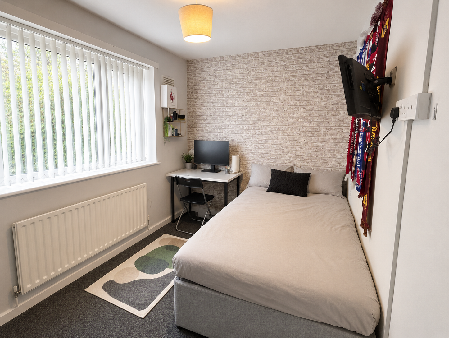 Flat Highbury Close in Leeds