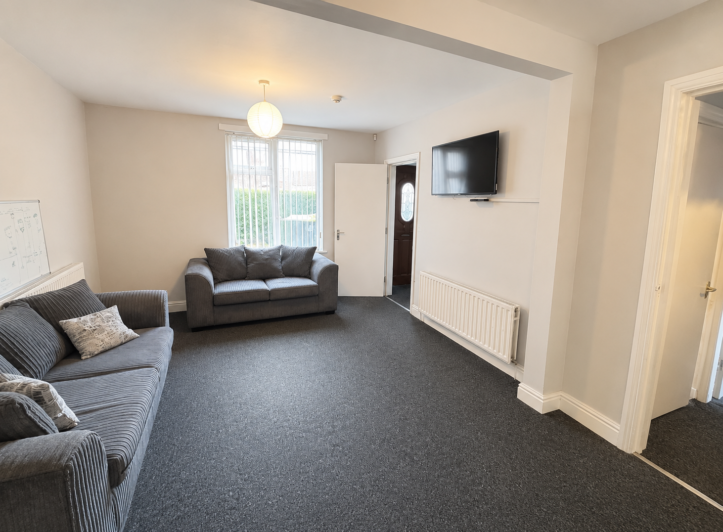 Flat Highbury Close in Leeds