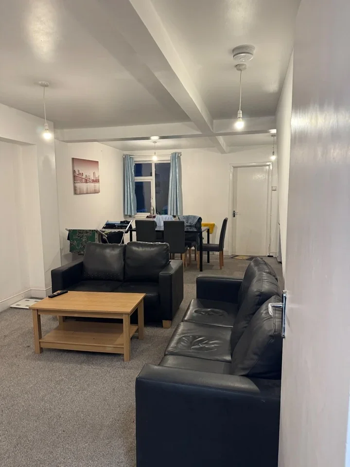 Room Keogh Road in Greater London