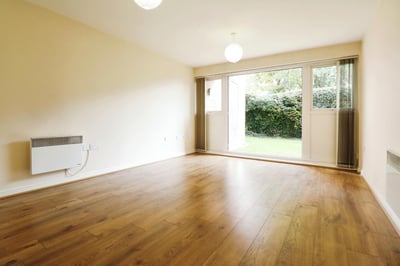 Flat Meadfield Road in Slough