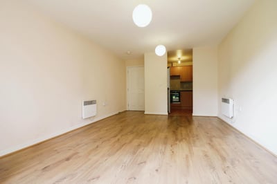 Flat Meadfield Road in Slough