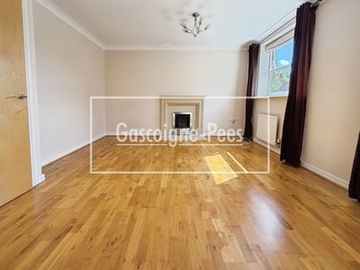 House D'Abernon Drive in Elmbridge