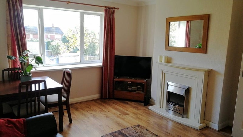 Room King Edward Crescent in Leeds