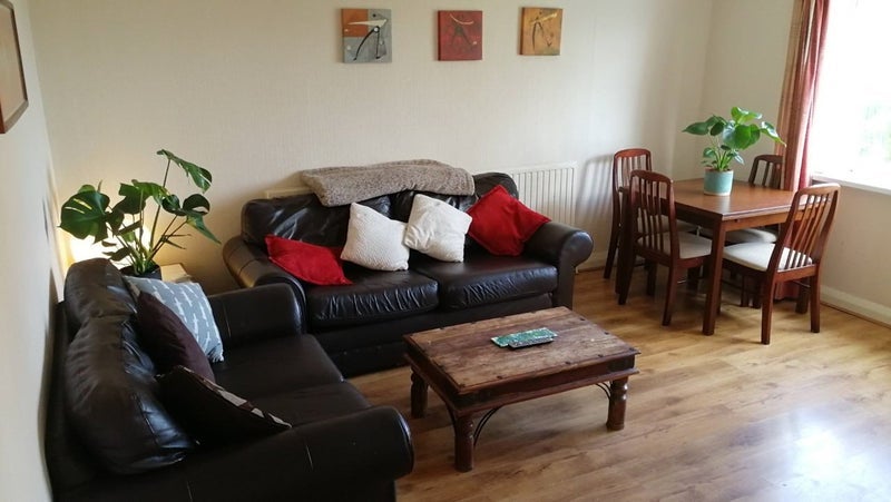 Room King Edward Crescent in Leeds
