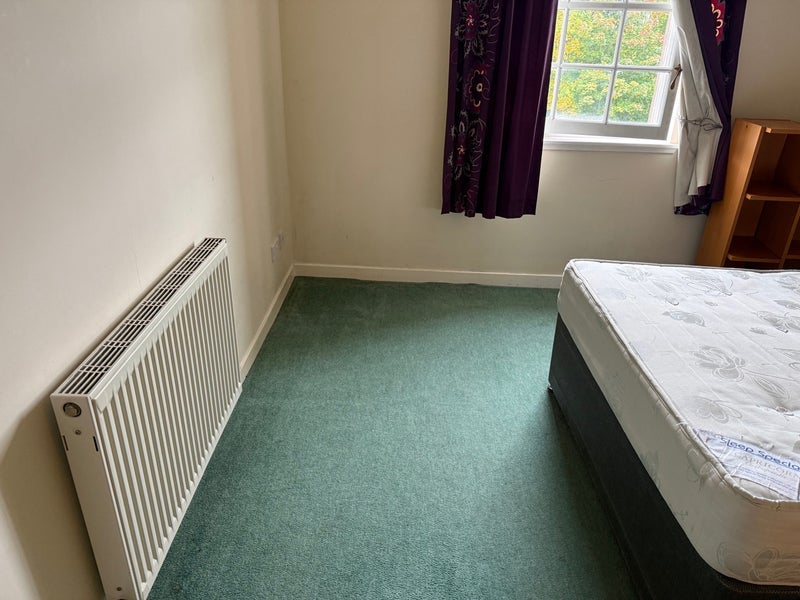 Room Plummer Court in Dalkeith