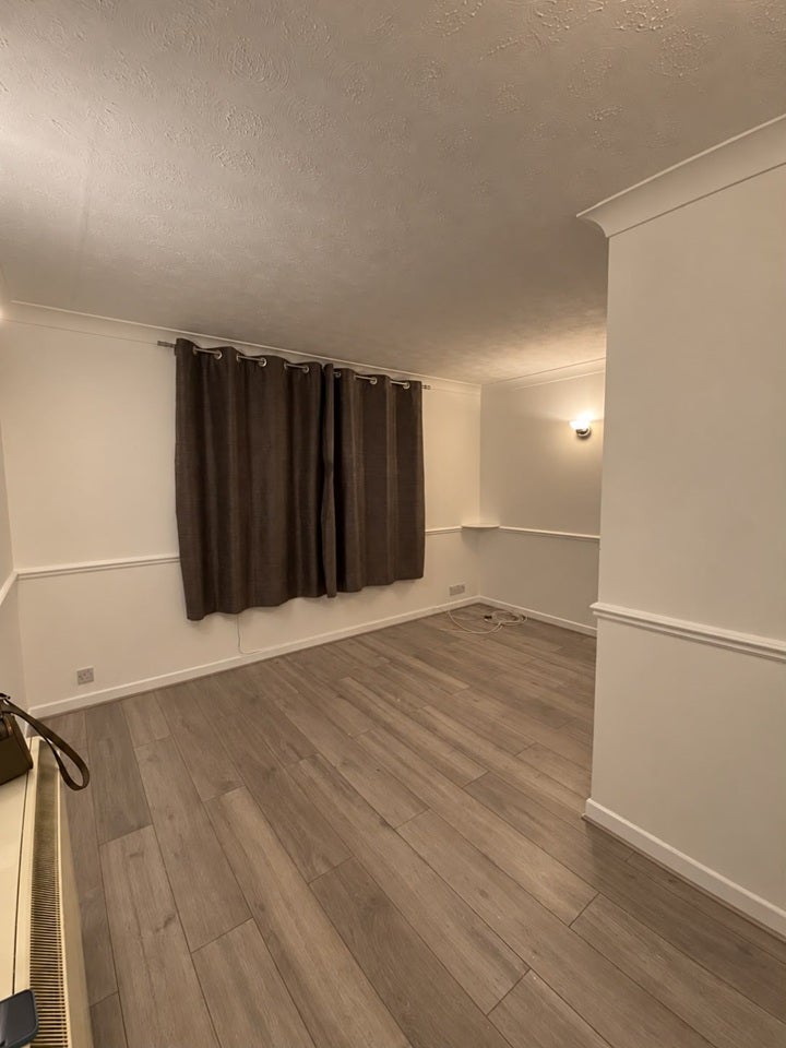 Flat Maltby Drive in Greater London