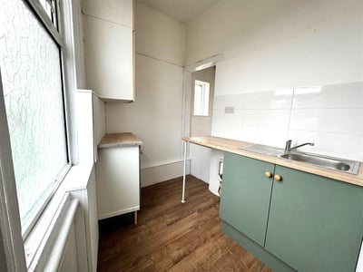 Flat Pembury Road in Southend-on-Sea