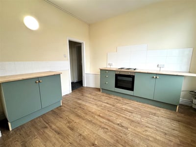 Flat Pembury Road in Southend-on-Sea