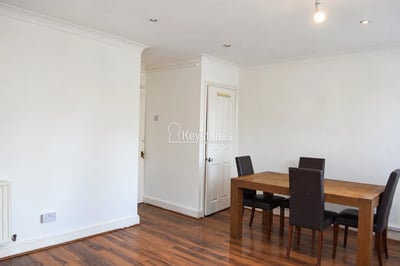 Flat Findhorn Street in Greater London