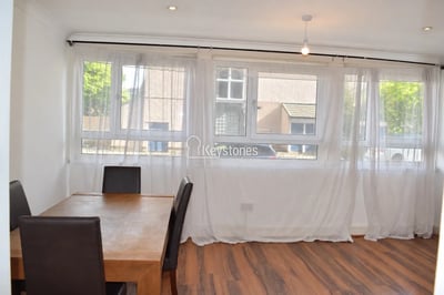 Flat Findhorn Street in Greater London