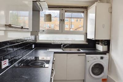 Flat Findhorn Street in Greater London