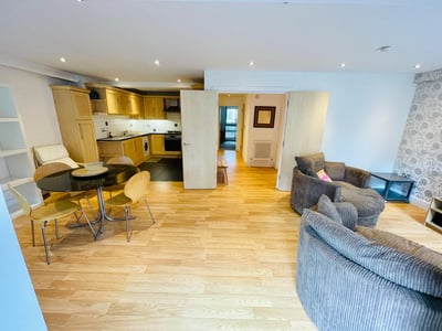 Flat Grosvenor Terrace in Greater London