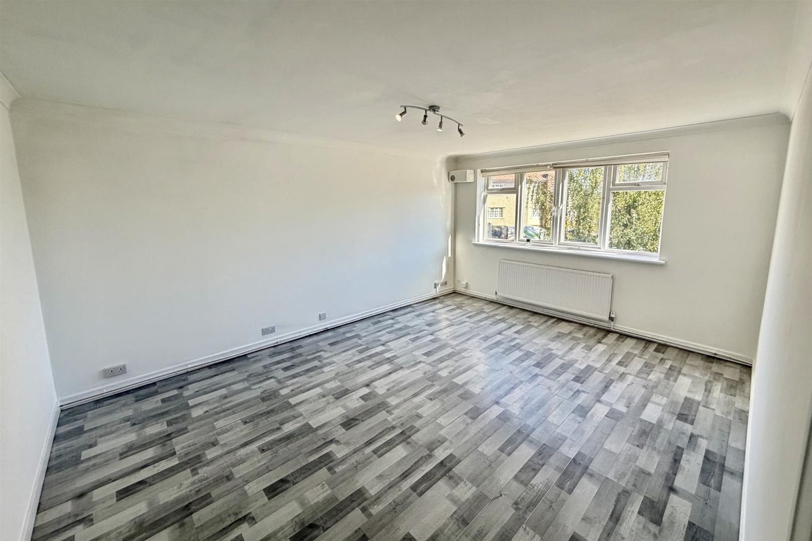 Flat Gayton Road in Greater London