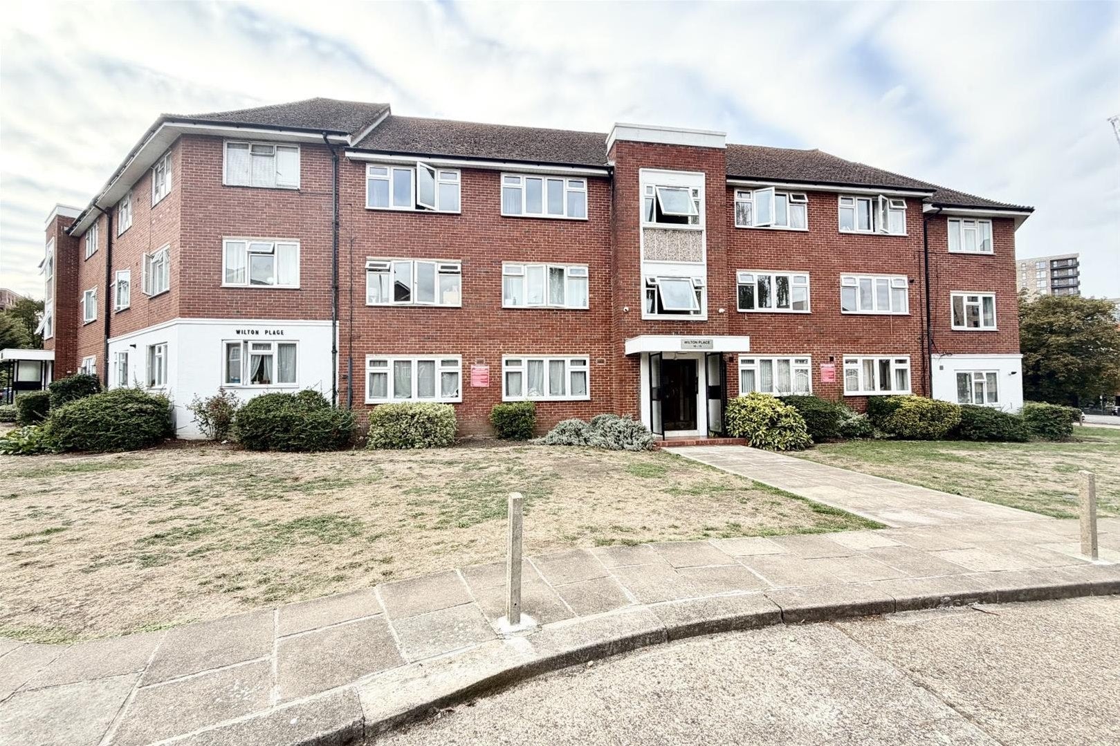 Flat Gayton Road in Greater London