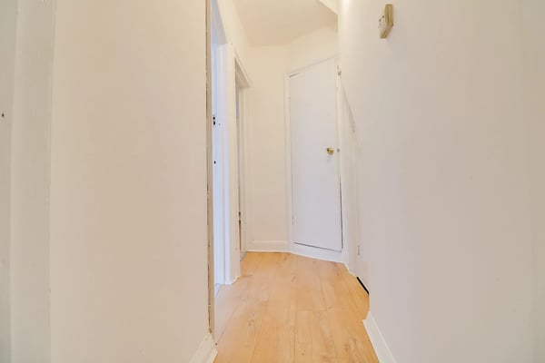 Flat Thornton Avenue in Greater London