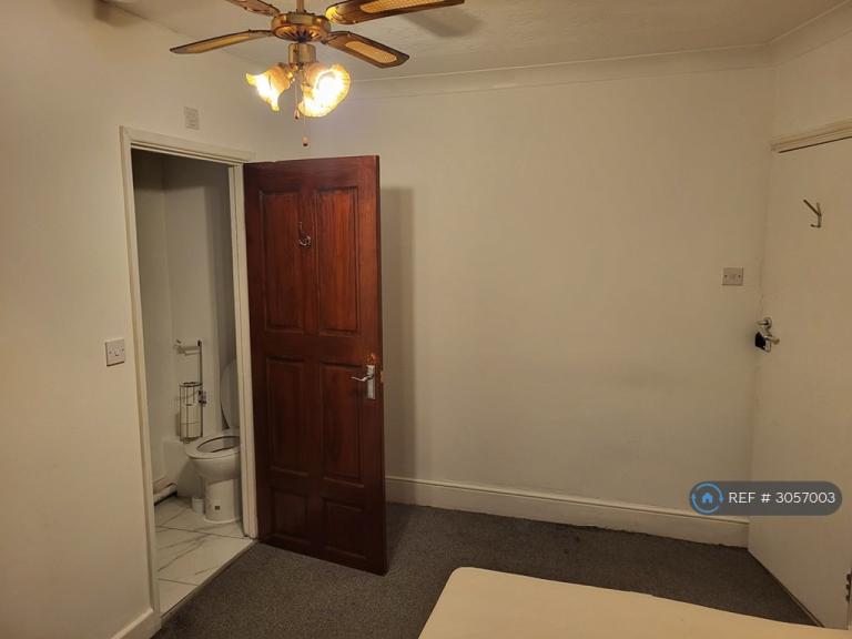 Room Castle Road in Chatham
