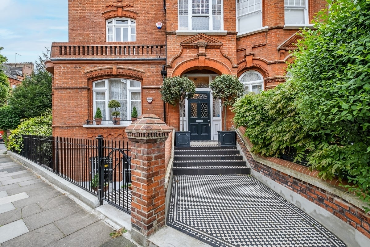 Flat Mornington Avenue in Greater London