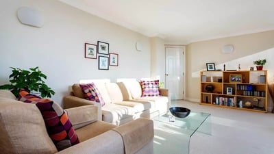 Flat Sinclair Gardens in Greater London