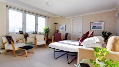 Flat Sinclair Gardens in Greater London