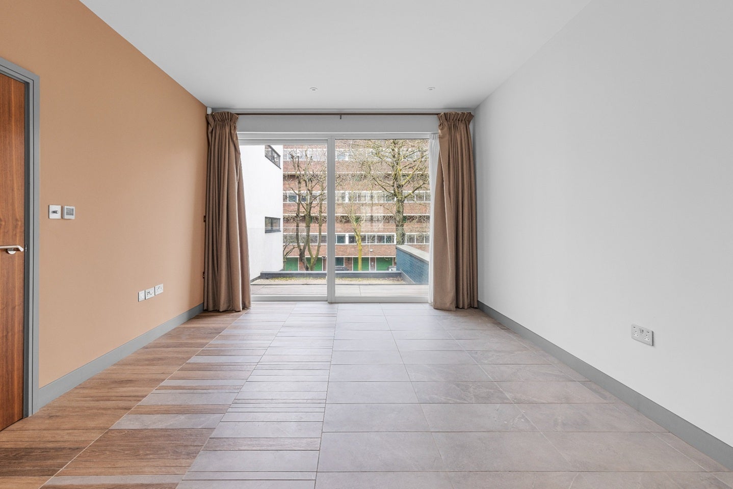 Flat Kember Street in Greater London