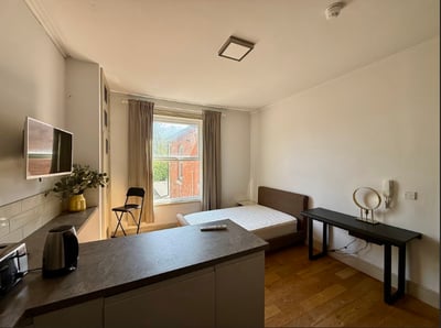 Flat Woodhurst Road in Birmingham