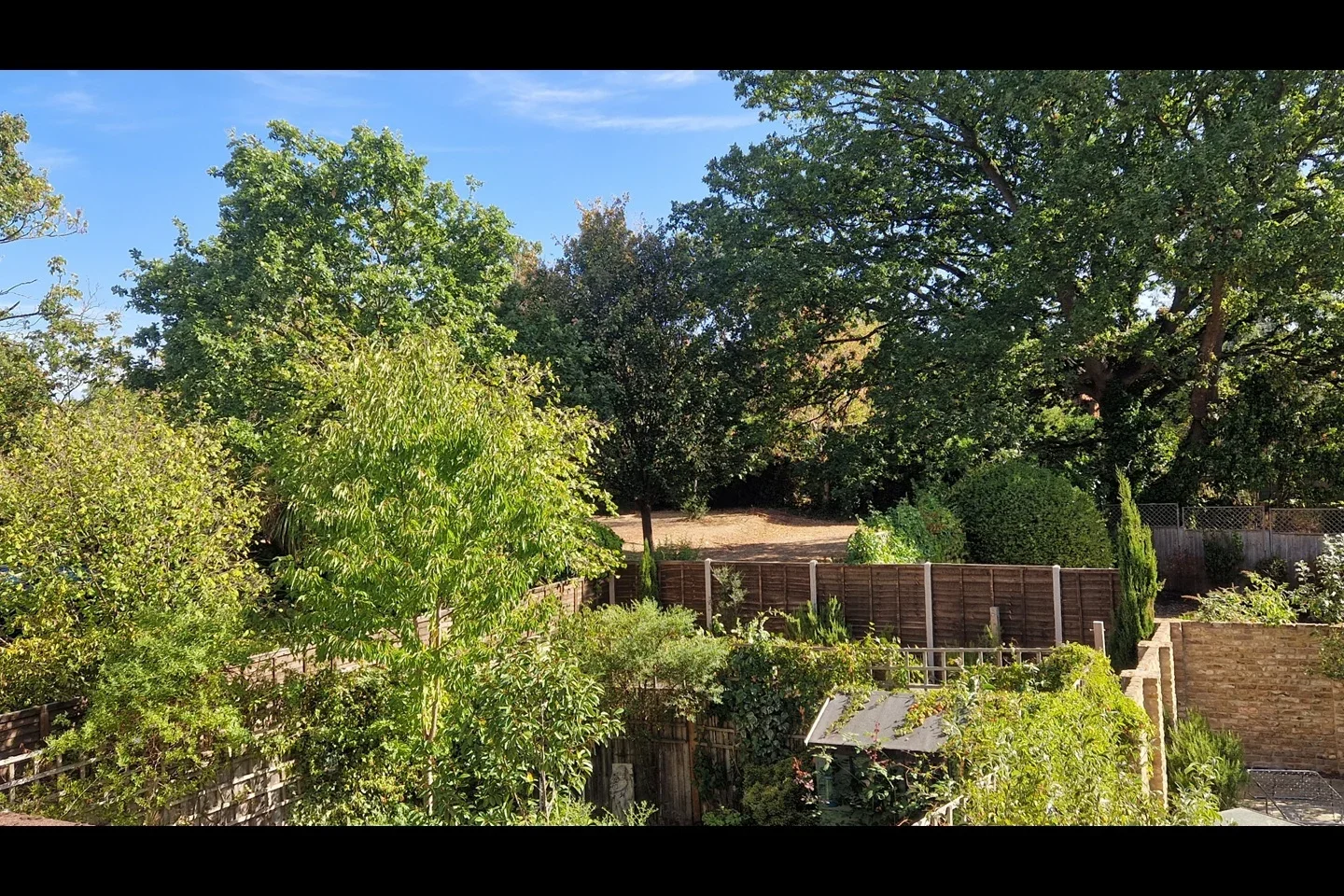 Flat Heathfield Road in Greater London